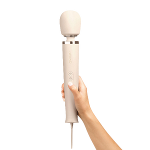 Wand-vibrator-i-Le-Wand-Plug-In-hands / Cream