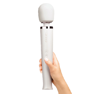 Wand-vibrator-i-le-wand-massager-in hand / Pearl White